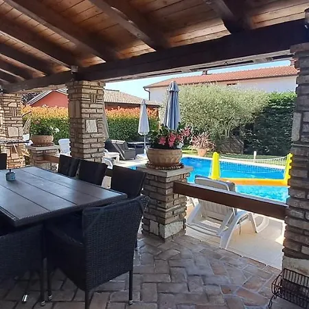 וילה Agava אומאג